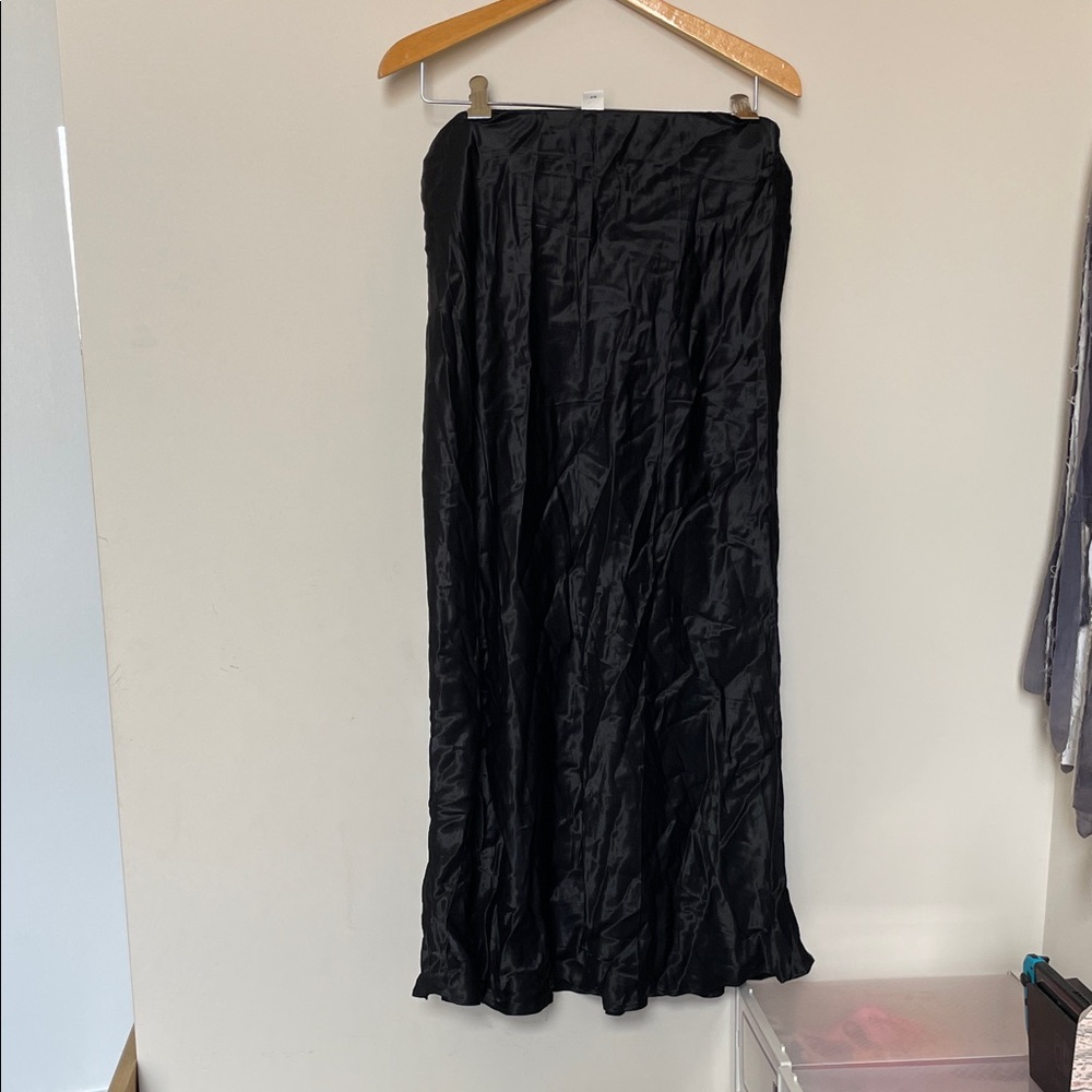 H&M Elegant Black Midi Skirt